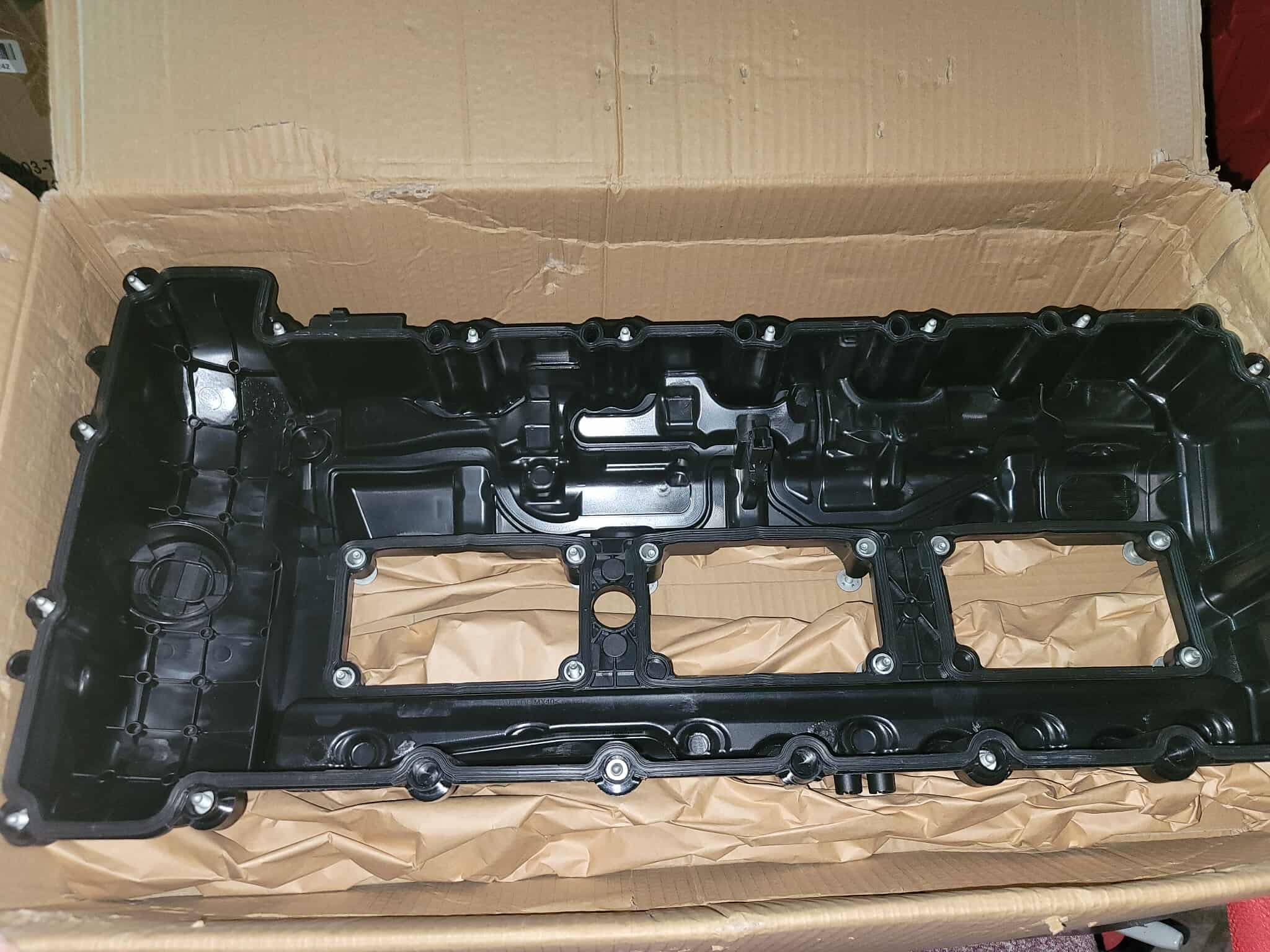 Engine Valve Cover for BMW 135is 3.0L 2013 No.11127570292/264-937 Front Valve Rocker Cover Black with Gasket Bolt Oil Cap PCV Valve 1 Set - Image 2