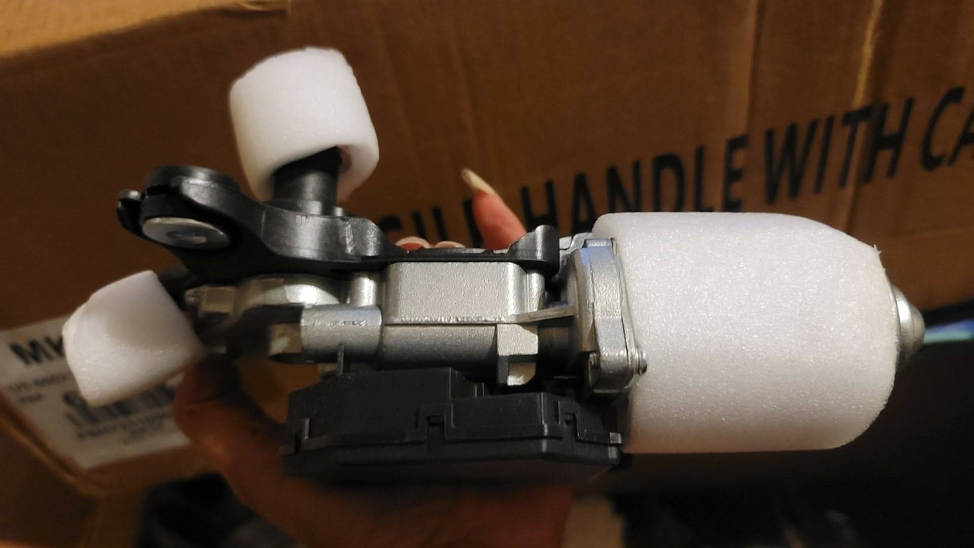 8L8Z-17508-D 852075 Rear Windshield Wiper Motor for Ford Escape 2008-2012 for Mazda Tribute Mariner 08-11 / Rear 8 Pin Replacement / 1Pcs - Image 2