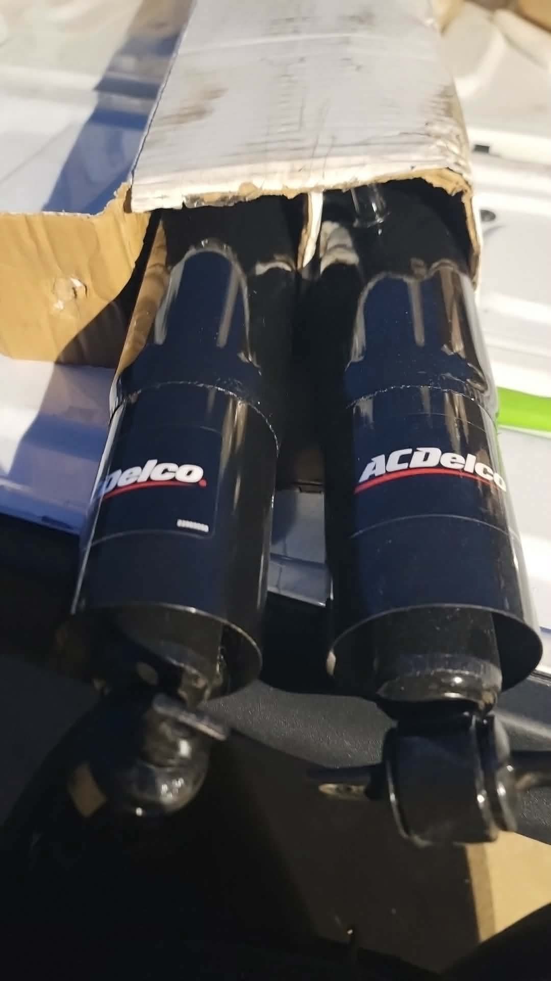 ACDelco Gold 504-547 (88946635) Rear Air Lift Shock Absorber - Image 3